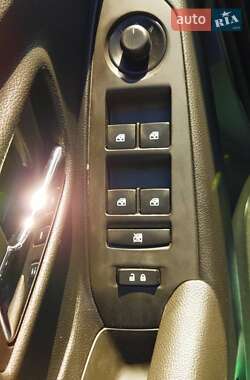 Внедорожник / Кроссовер Chevrolet Tracker 2014 в Каменец-Подольском