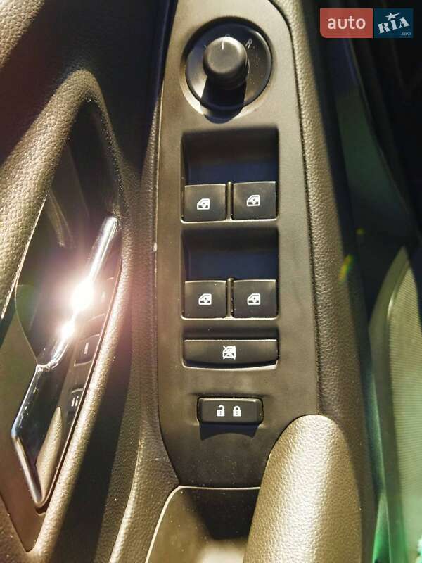 Внедорожник / Кроссовер Chevrolet Tracker 2014 в Каменец-Подольском