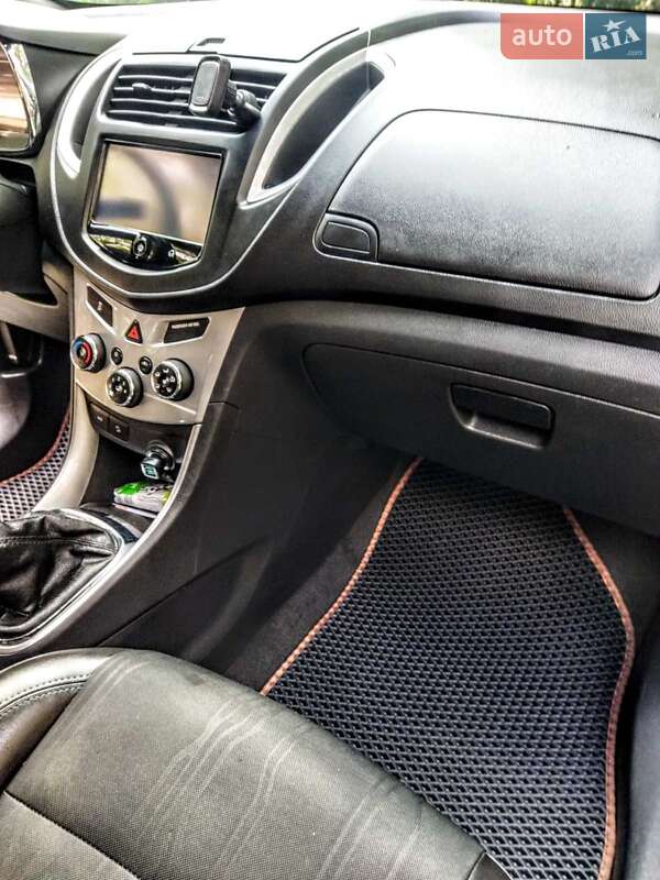 Внедорожник / Кроссовер Chevrolet Tracker 2014 в Каменец-Подольском