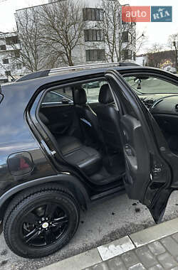 Внедорожник / Кроссовер Chevrolet Tracker 2013 в 