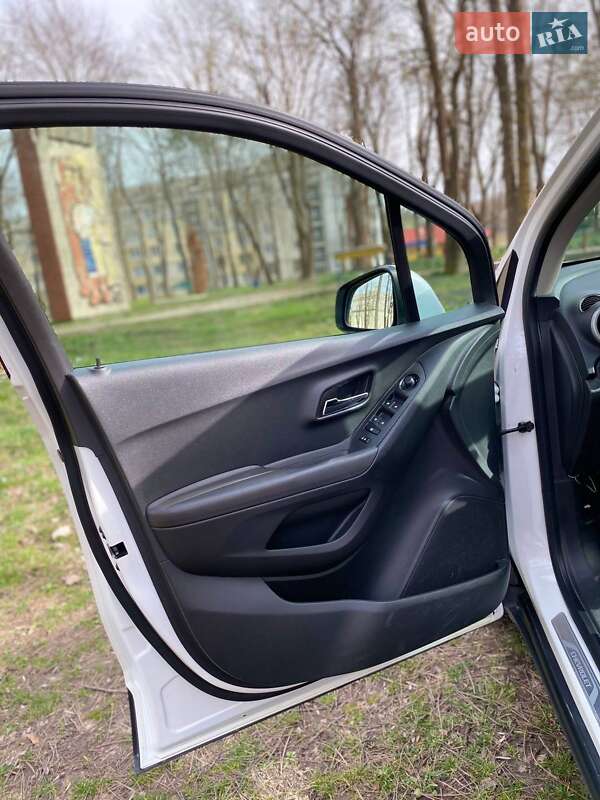 Внедорожник / Кроссовер Chevrolet Tracker 2014 в Харькове