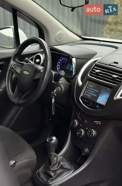Позашляховик / Кросовер Chevrolet Tracker 2014 в 