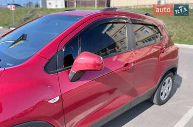 Внедорожник / Кроссовер Chevrolet Tracker 2014 в 