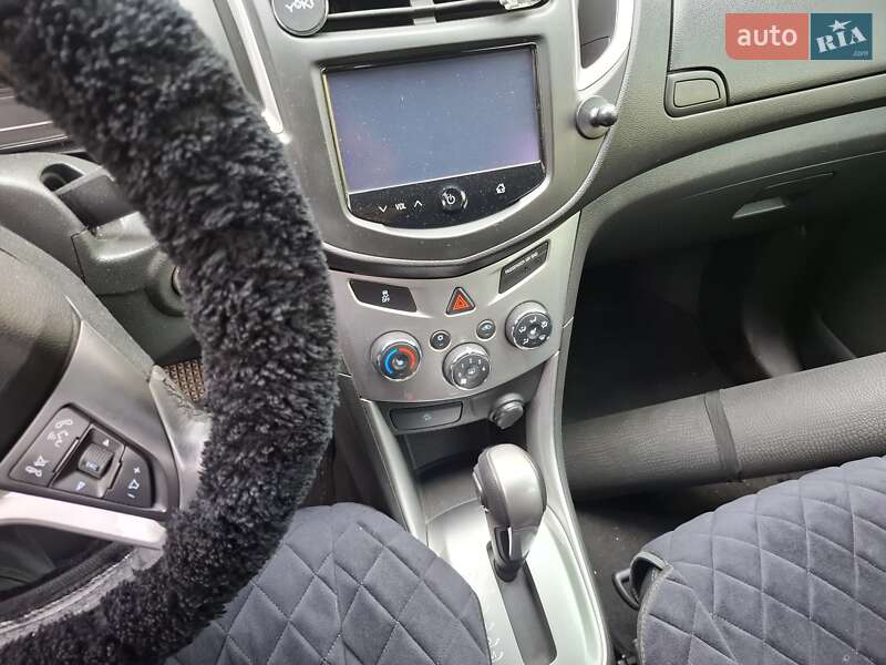 Внедорожник / Кроссовер Chevrolet Tracker 2014 в Долинской