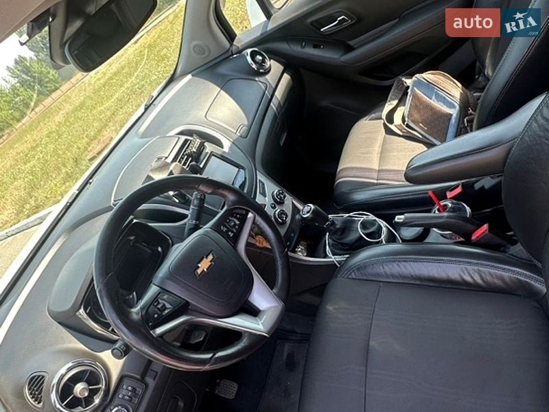 Позашляховик / Кросовер Chevrolet Tracker 2013 в Києві