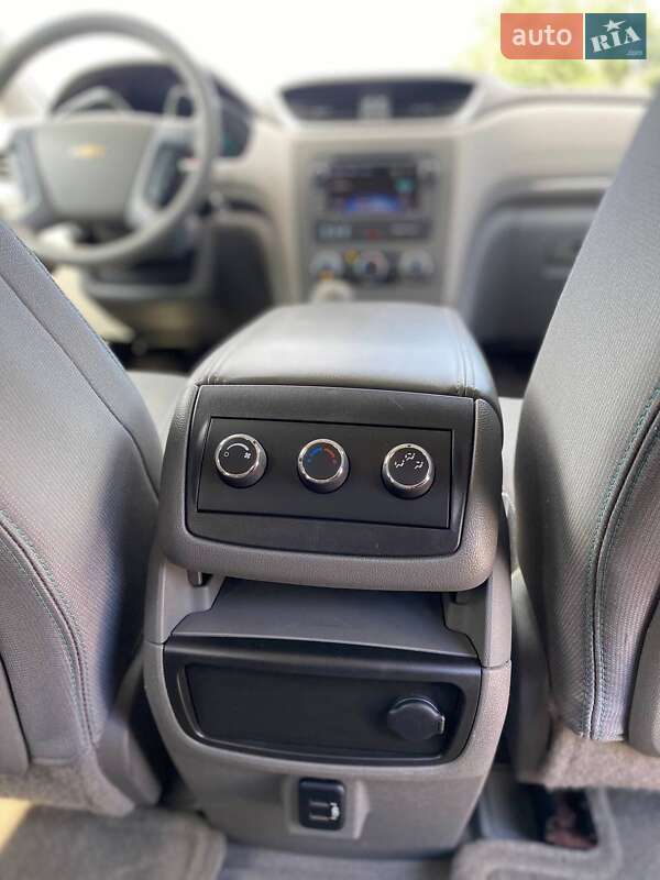 Позашляховик / Кросовер Chevrolet Traverse 2017 в Києві фото 49 Позашляховик / Кросовер Chevrolet Traverse 2017 в Києві