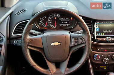 Внедорожник / Кроссовер Chevrolet Trax 2017 в 
