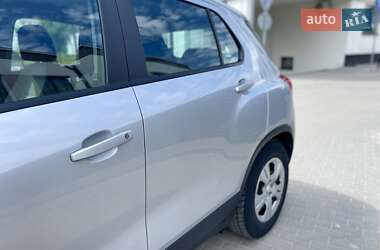 Внедорожник / Кроссовер Chevrolet Trax 2017 в 