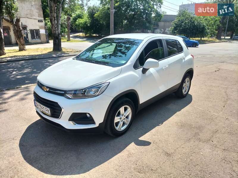 Внедорожник / Кроссовер Chevrolet Trax 2017 в 