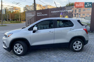 Внедорожник / Кроссовер Chevrolet Trax 2017 в 