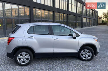 Внедорожник / Кроссовер Chevrolet Trax 2017 в 