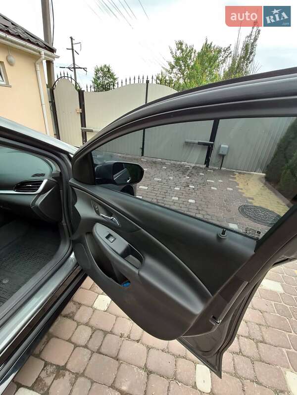 Хэтчбек Chevrolet Volt 2016 в Черкассах