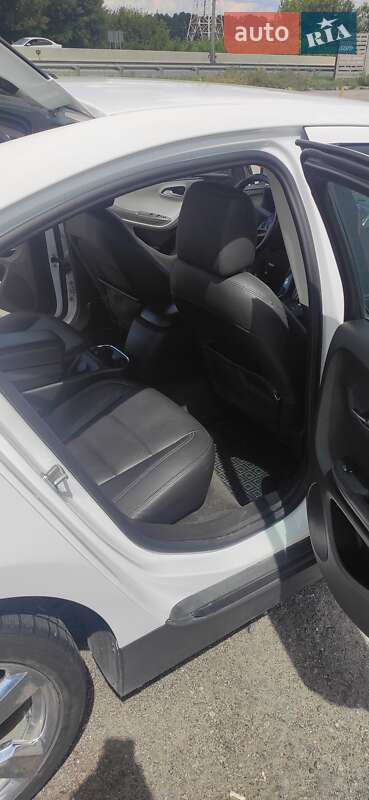 Хэтчбек Chevrolet Volt 2012 в Киеве