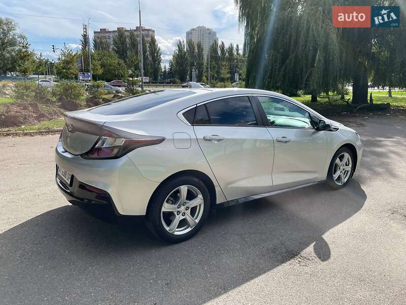 Хэтчбек Chevrolet Volt 2016 в Киеве
