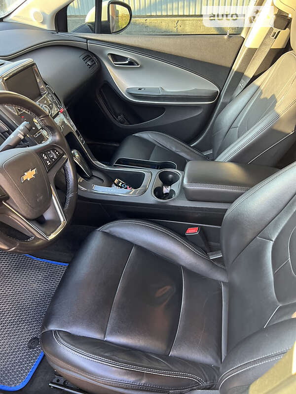 Хэтчбек Chevrolet Volt 2013 в Киеве