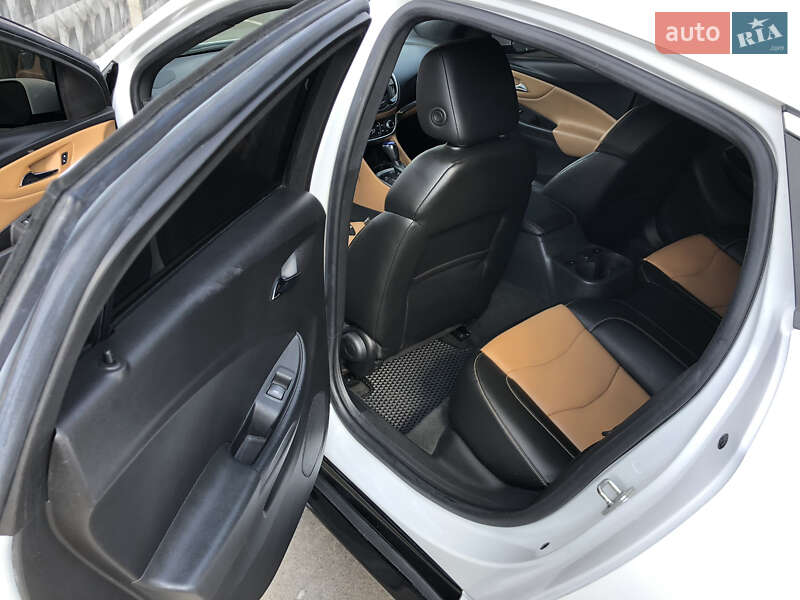 Хетчбек Chevrolet Volt 2015 в Києві фото 13 Хетчбек Chevrolet Volt 2015 в Києві