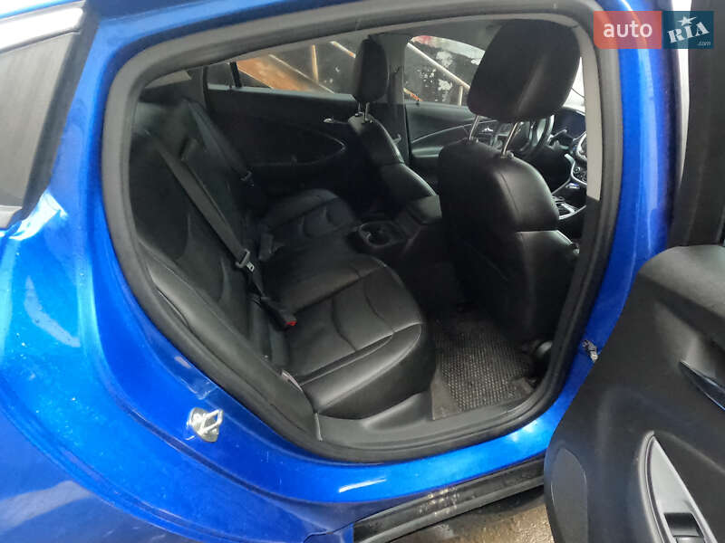 Хэтчбек Chevrolet Volt 2016 в Киеве