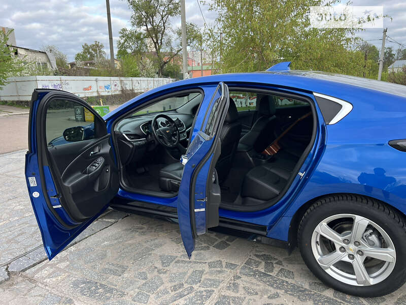 Хэтчбек Chevrolet Volt 2016 в Киеве