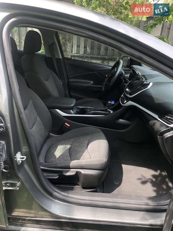 Хэтчбек Chevrolet Volt 2015 в Киеве