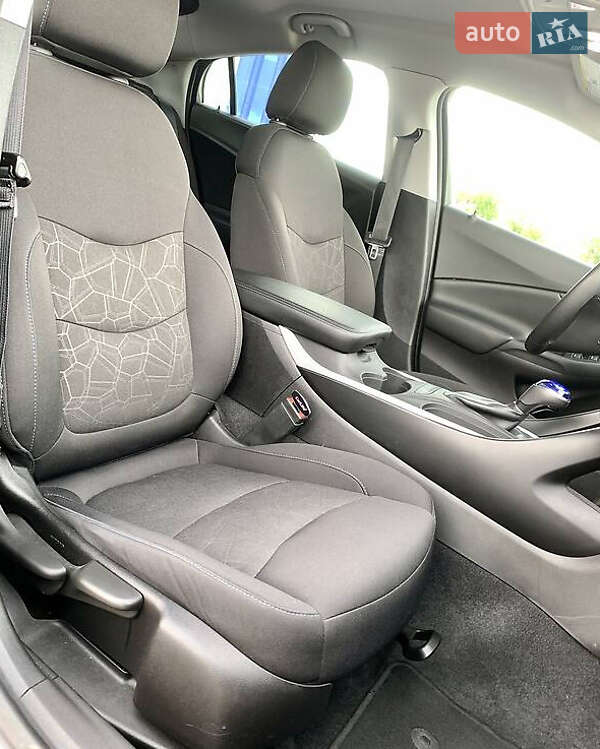 Хэтчбек Chevrolet Volt 2018 в Киеве