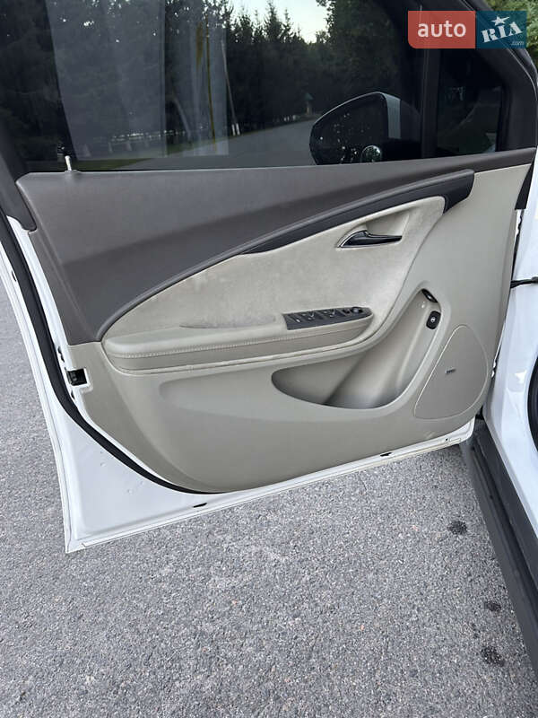 Хэтчбек Chevrolet Volt 2012 в Ильинцах