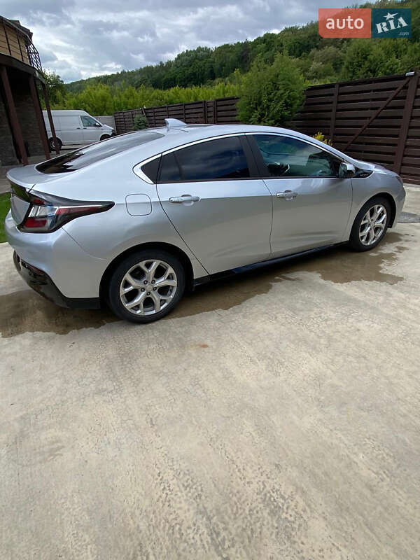 Хэтчбек Chevrolet Volt 2016 в Киеве