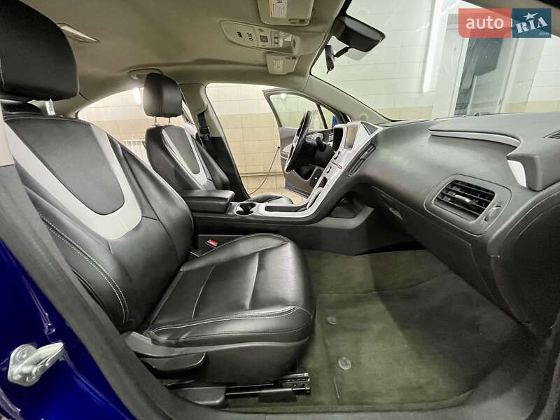 Хэтчбек Chevrolet Volt 2013 в Сумах