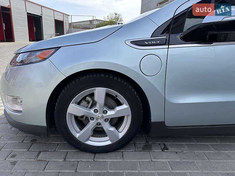 Хэтчбек Chevrolet Volt 2013 в Сумах