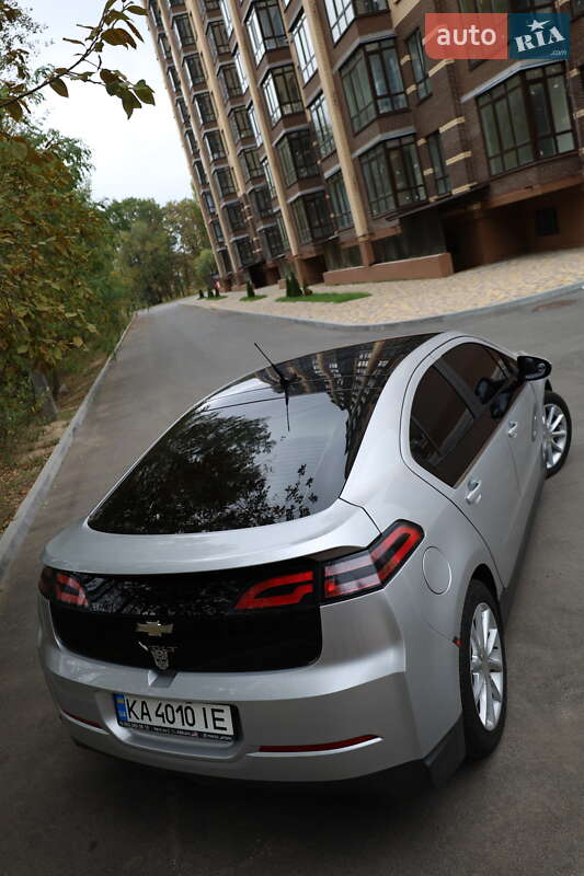Хэтчбек Chevrolet Volt 2011 в Чернигове