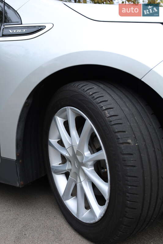 Хэтчбек Chevrolet Volt 2011 в Чернигове