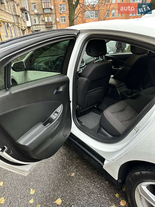 Хэтчбек Chevrolet Volt 2016 в Черноморске