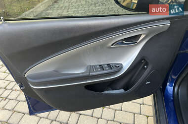 Хэтчбек Chevrolet Volt 2012 в 
