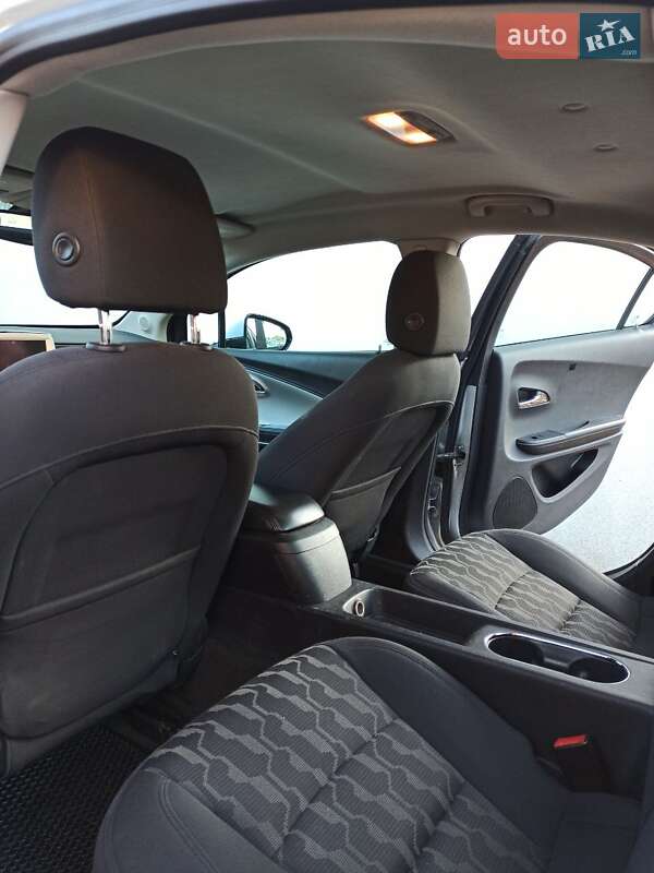 Хэтчбек Chevrolet Volt 2012 в Киеве