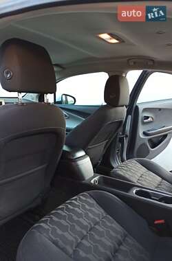 Хэтчбек Chevrolet Volt 2012 в 