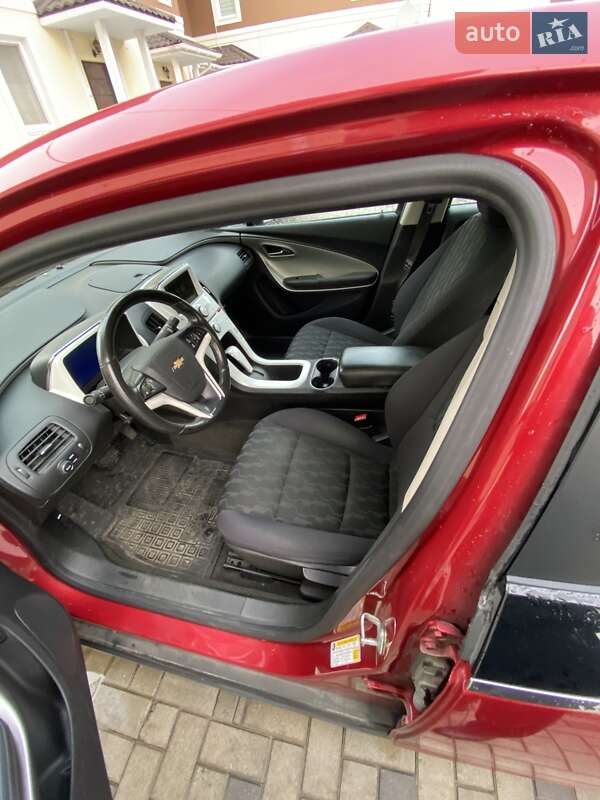 Хэтчбек Chevrolet Volt 2012 в Новых Петровцах