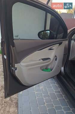 Хэтчбек Chevrolet Volt 2013 в 
