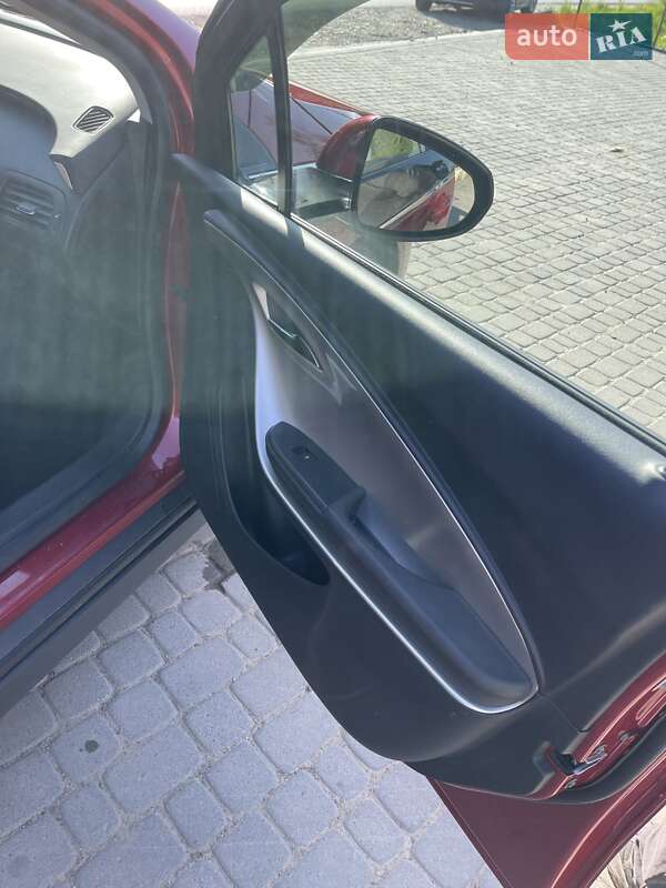 Хетчбек Chevrolet Volt 2014 в Косові