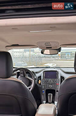 Хэтчбек Chevrolet Volt 2012 в 