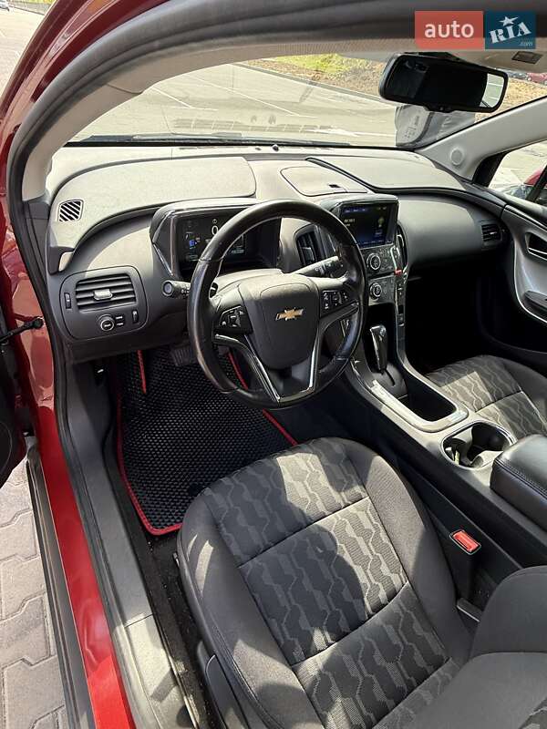 Хэтчбек Chevrolet Volt 2015 в Киеве