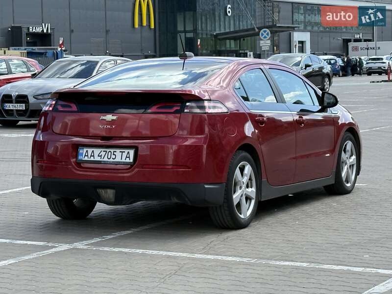 Хэтчбек Chevrolet Volt 2015 в Киеве