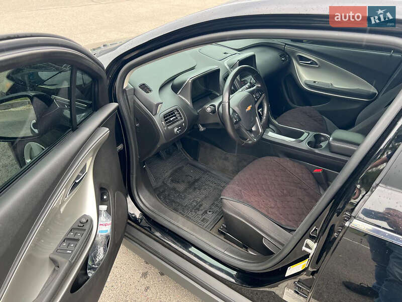 Хэтчбек Chevrolet Volt 2015 в Киеве