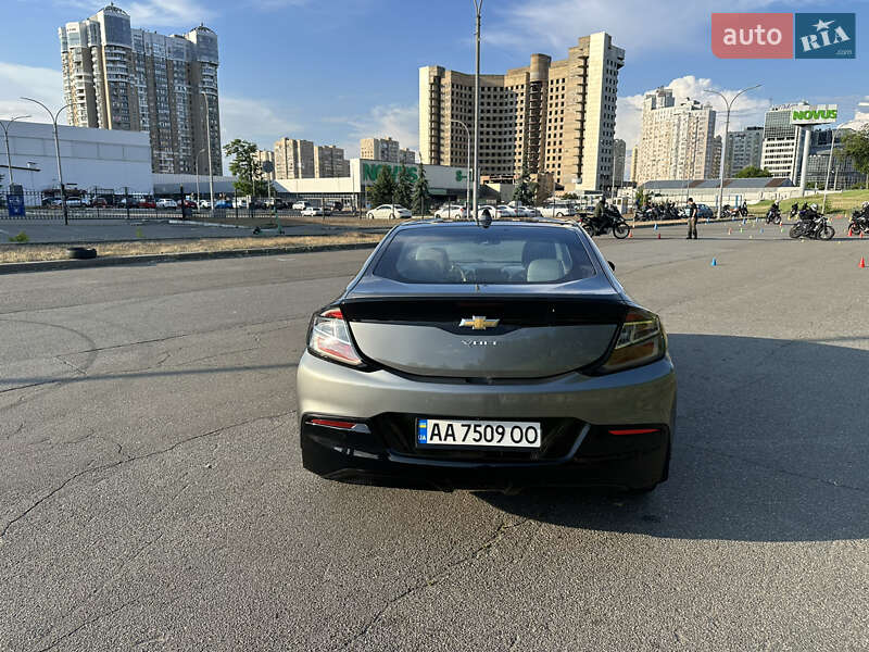 Хэтчбек Chevrolet Volt 2015 в Киеве