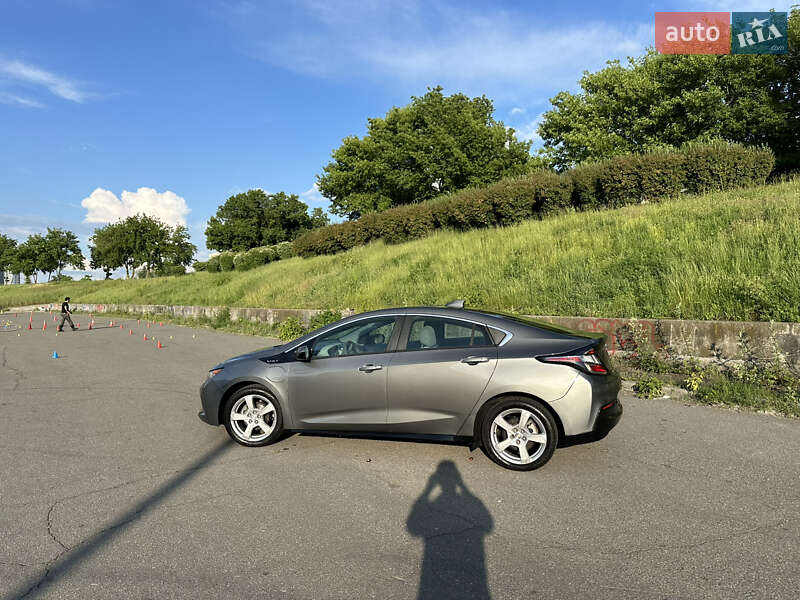 Хэтчбек Chevrolet Volt 2015 в Киеве