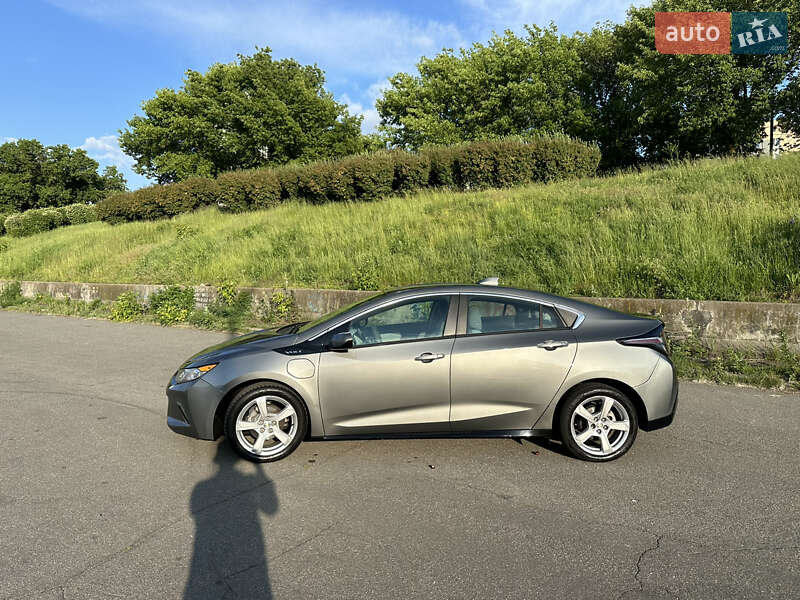 Хэтчбек Chevrolet Volt 2015 в Киеве