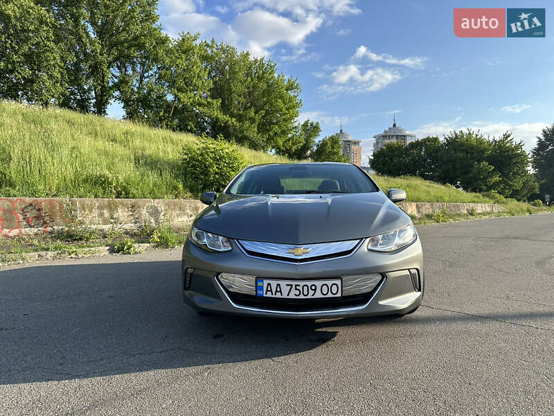 Хэтчбек Chevrolet Volt 2015 в Киеве