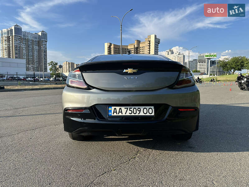 Хэтчбек Chevrolet Volt 2015 в Киеве