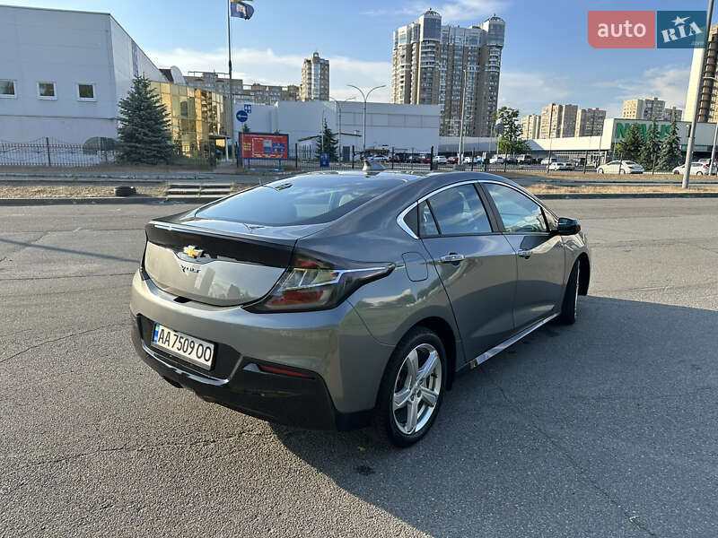 Хэтчбек Chevrolet Volt 2015 в Киеве
