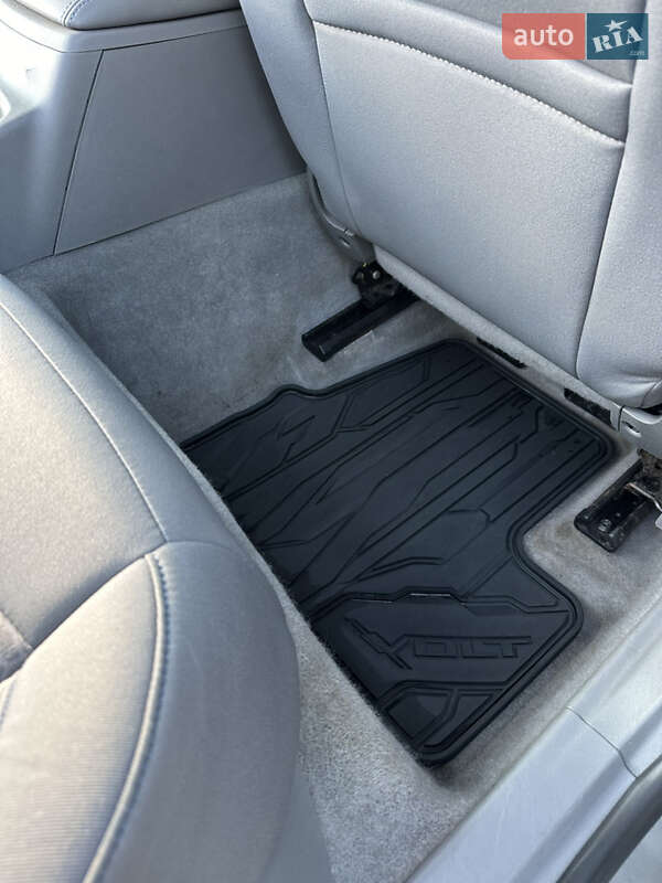 Хэтчбек Chevrolet Volt 2015 в Киеве