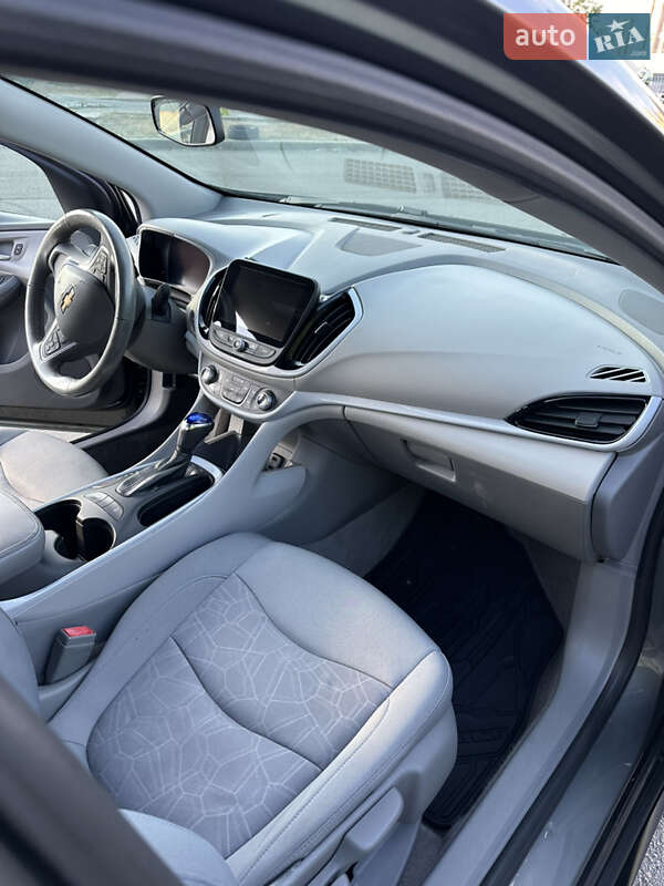 Хэтчбек Chevrolet Volt 2015 в Киеве