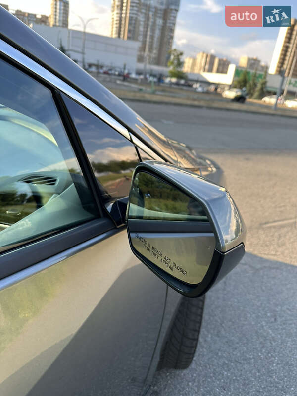 Хэтчбек Chevrolet Volt 2015 в Киеве
